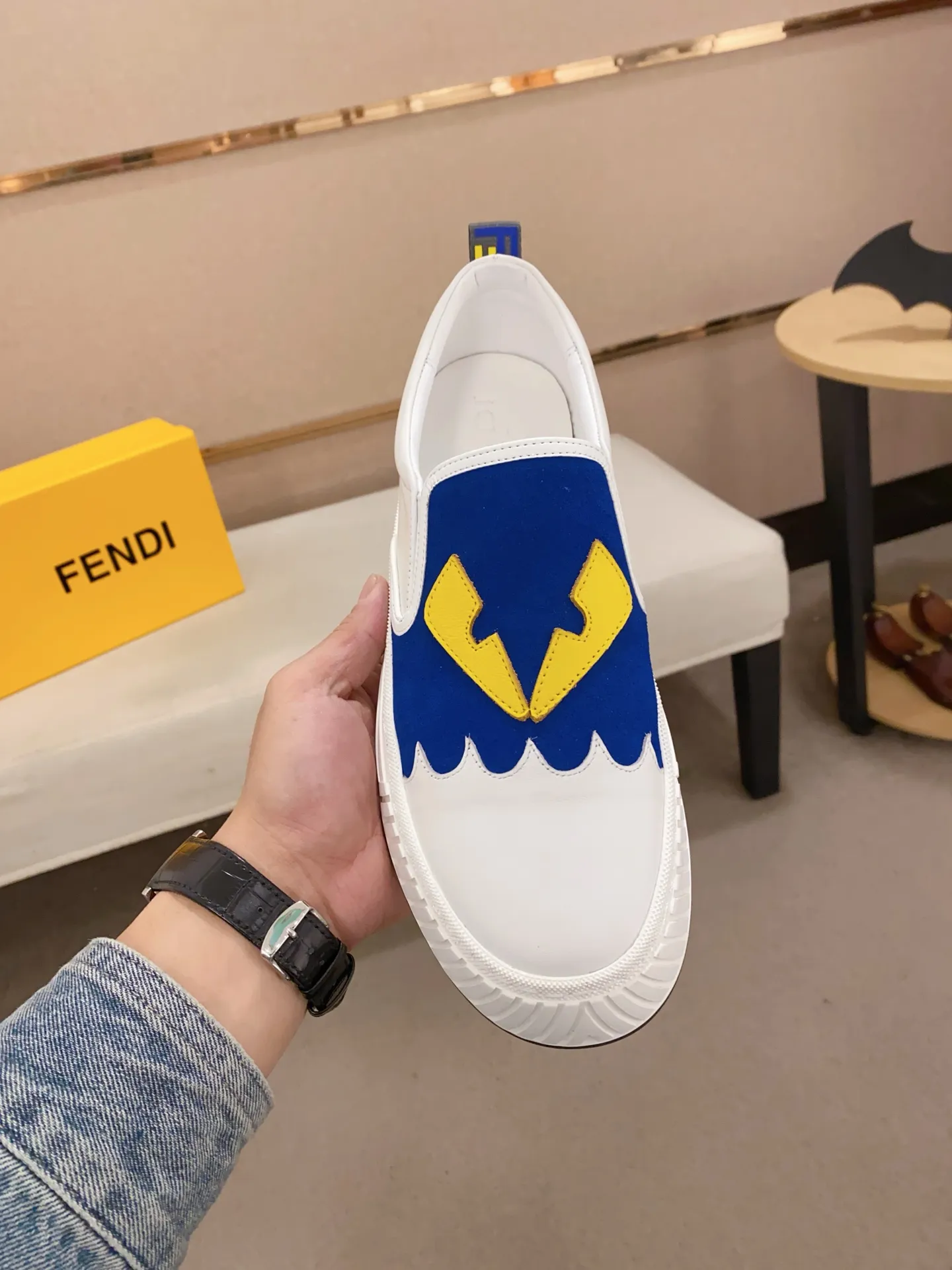 Men's shoes 💰 400💰 (fendi) New style 👊🏻 upper 🇮🇹 imported cowhide fabric 🇩🇪 lining imported sheepskin lining. The original outsole is molded to highlight the identity of every man, and the upper foot is elegant and stable🚶🏻🚶🏻The high-end custom counters reproduce the original version📯No matter the wind or rain, the shoe last remains unchanged and can withstand the verification of time🔍️,🔵 Size: 38-44